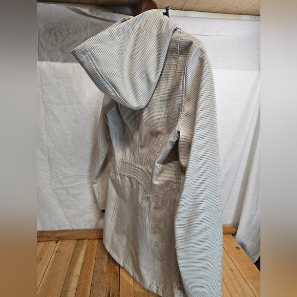 NAUTICA - XS - WATER RESISTANT - HEAT RETENTION - MEDIA POCKET - LIKE NEW - Picture 4 of 6